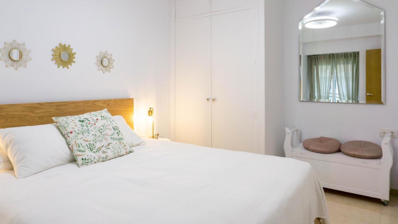 Apartment Caleta Beach Málaga Eksteriør billede